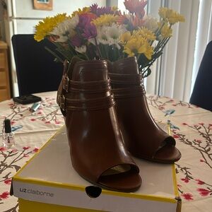 SIZE 9 LIZ CLAIBORNE HEELS